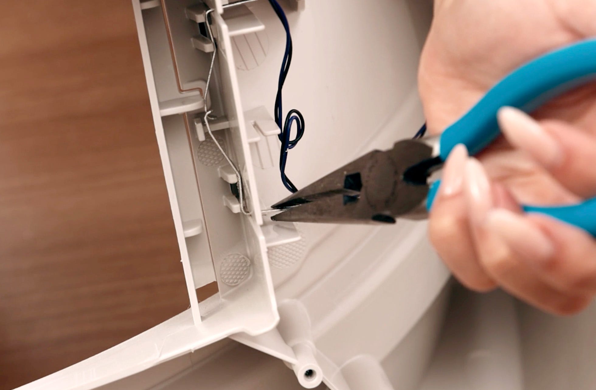 Removing the pinch contacts with pliers