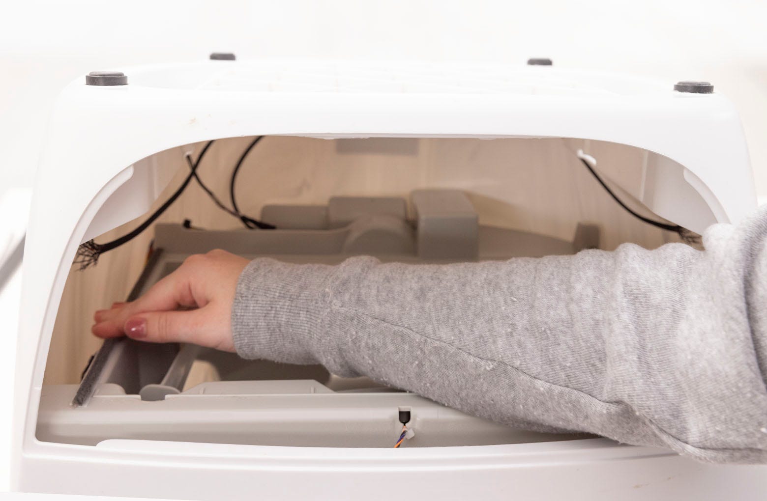 Applying the side lower waste port strips