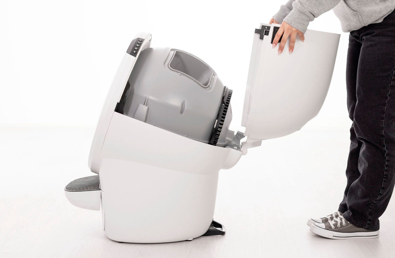 Bild zeigt die aufrecht stehende Motorhaube