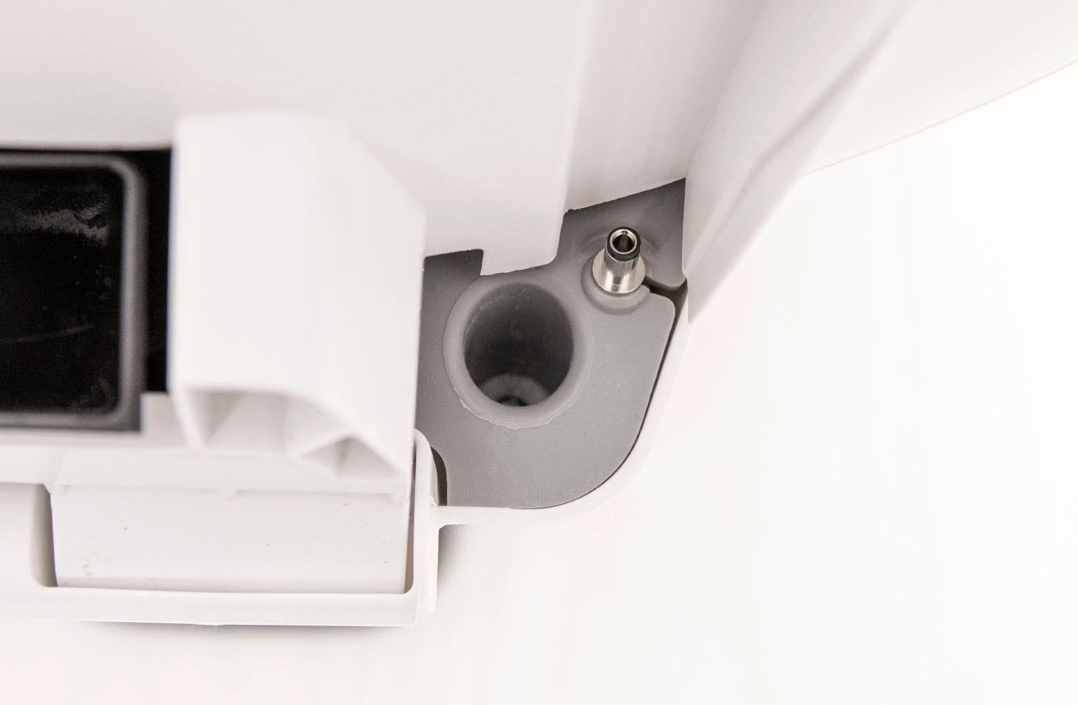 Bild von runden Taschen und Strombuchse.