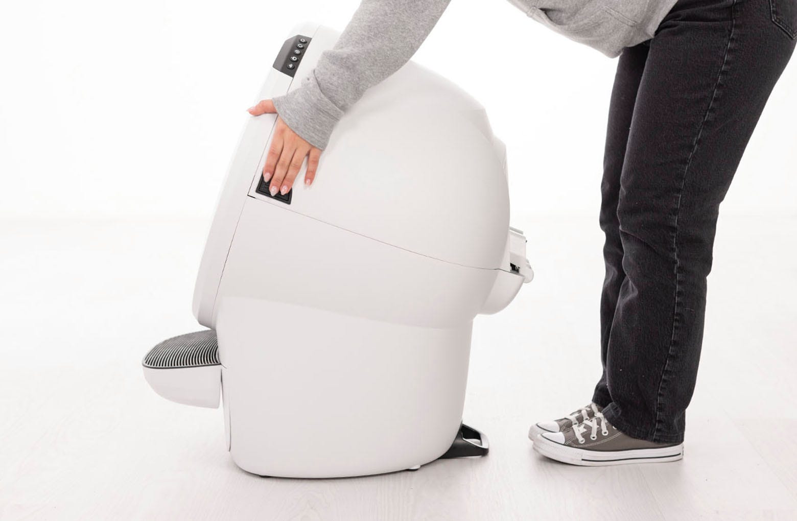 Image fixant le capot du Litter-Robot 4 à la base