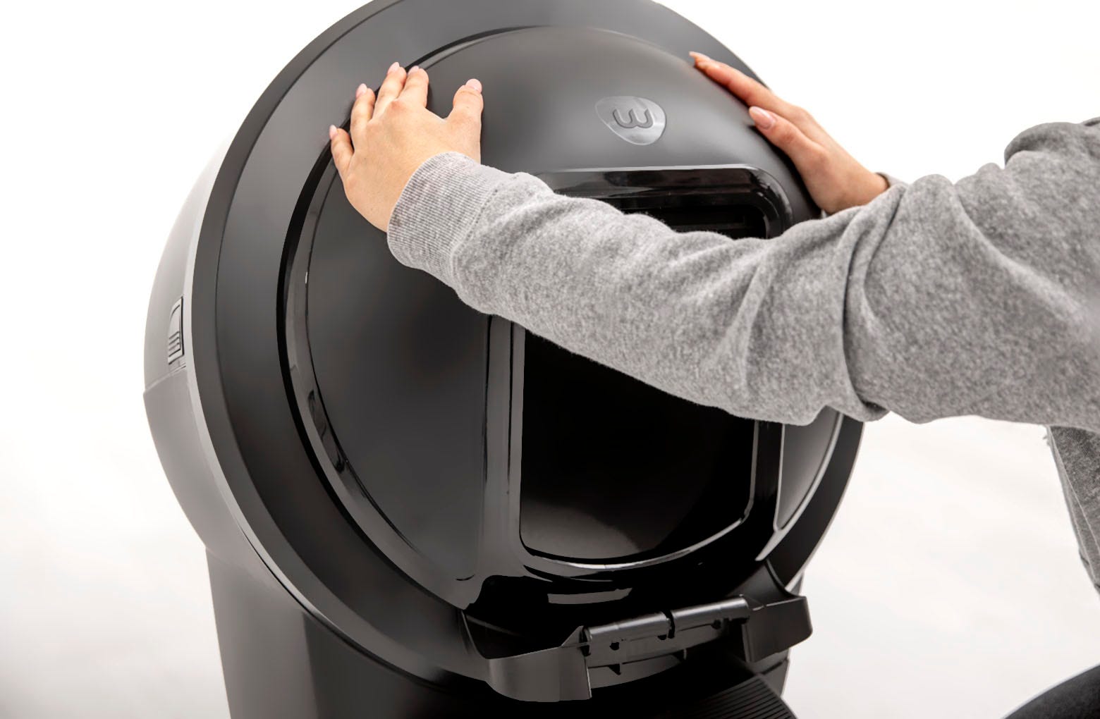 S'assurer que les deux extrémités de la charnière du bouclier reposent fermement contre la surface du cadre.