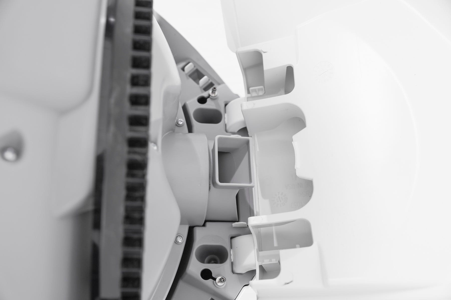 Globe track alignment