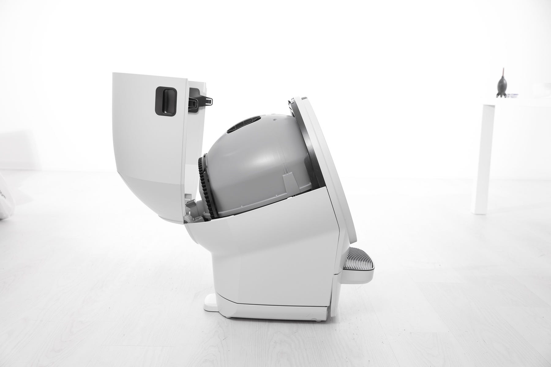 Bonnet in open position