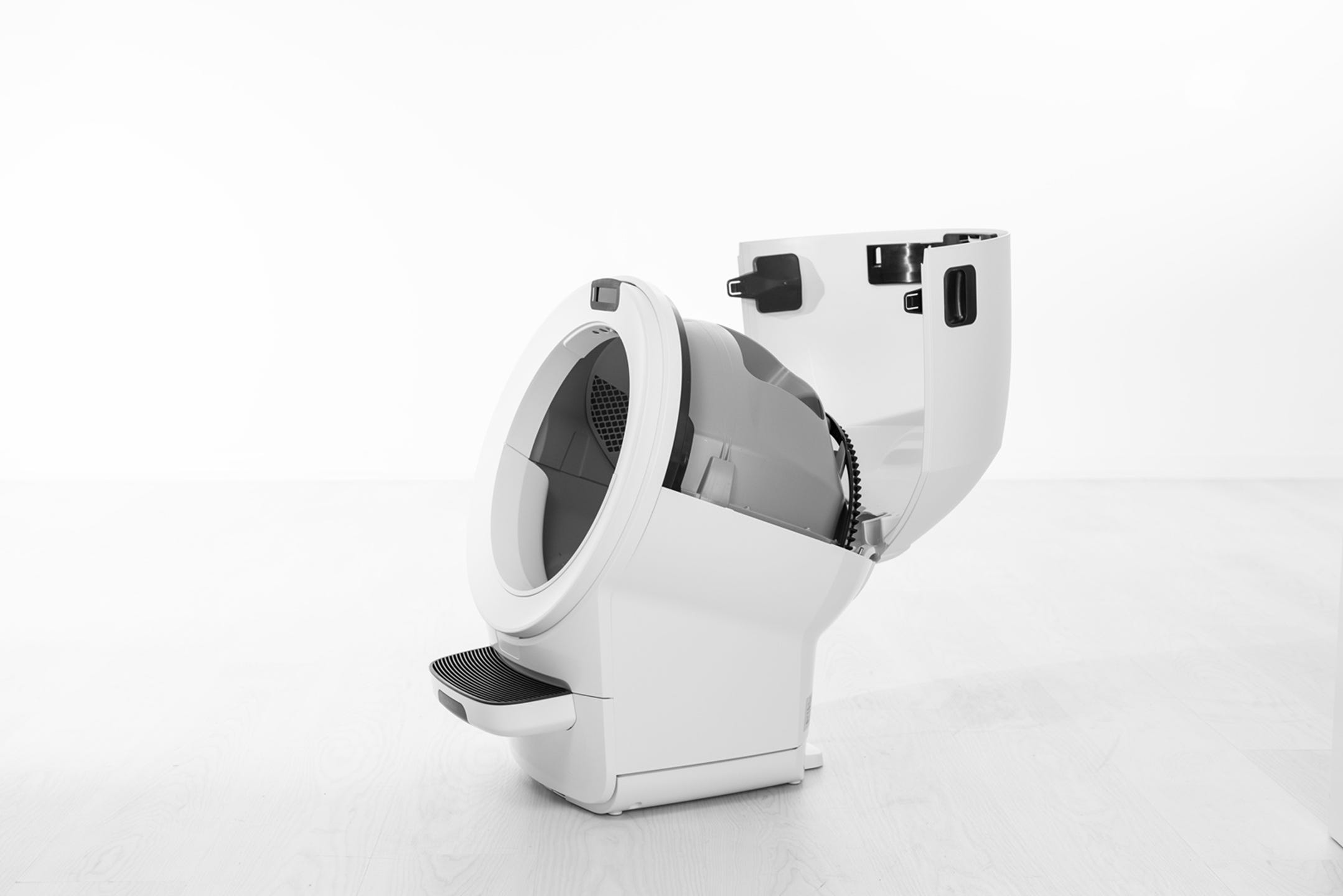 Bonnet in open position