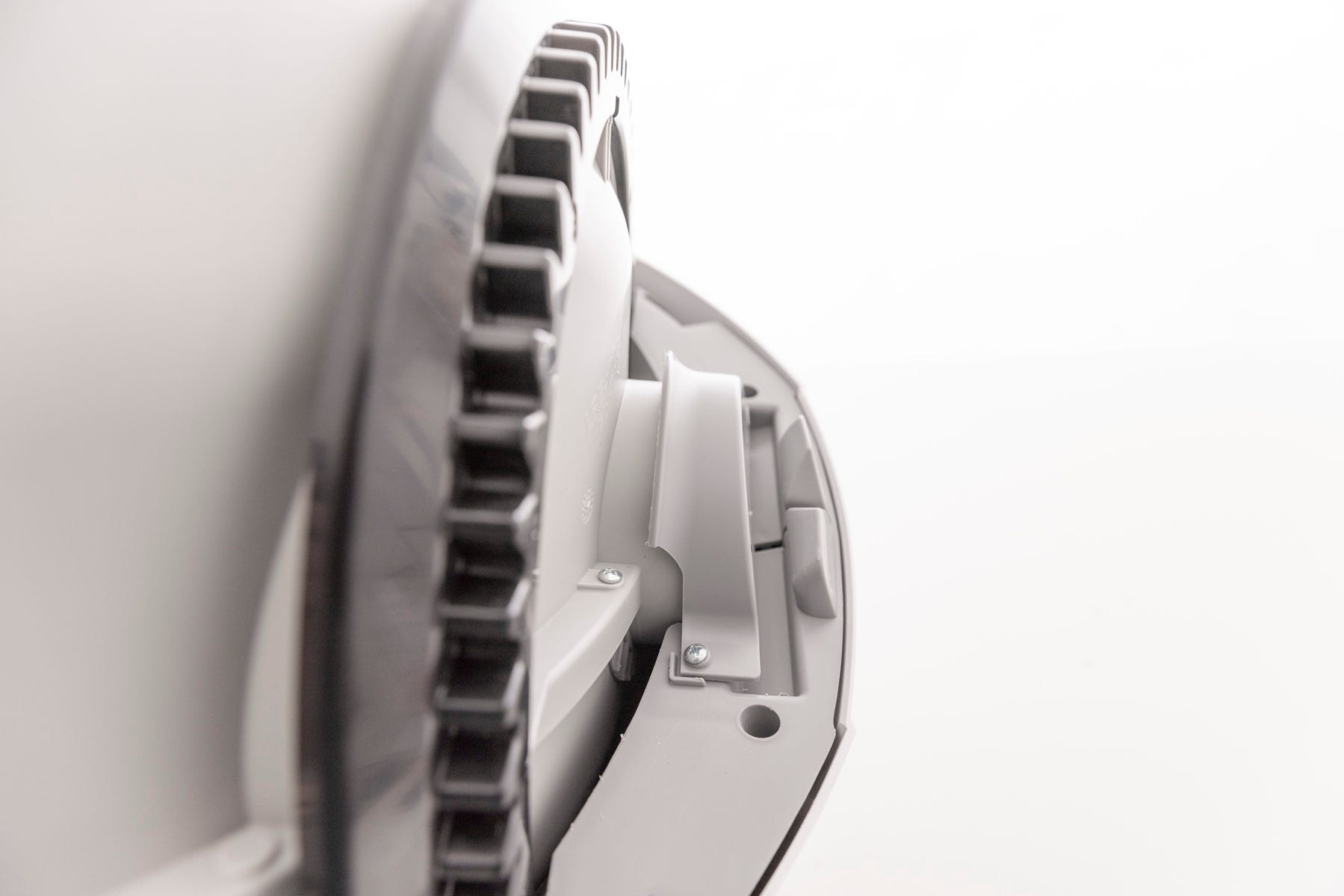 Globe end secured under retaining bracket