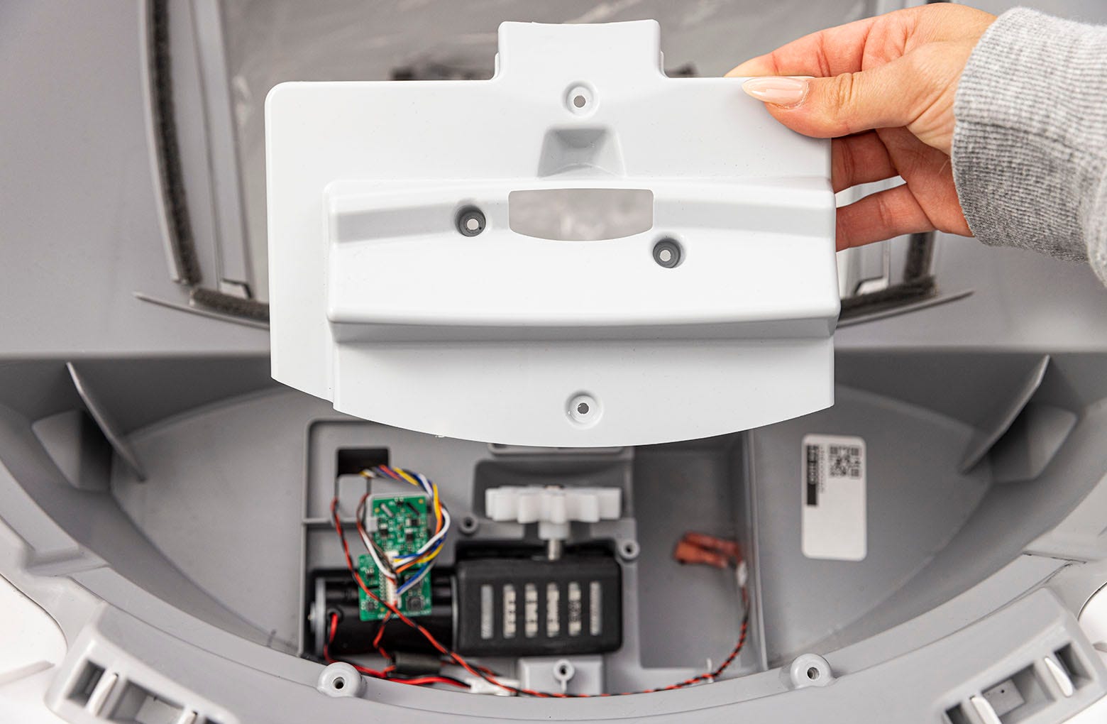 Removing the motor cover