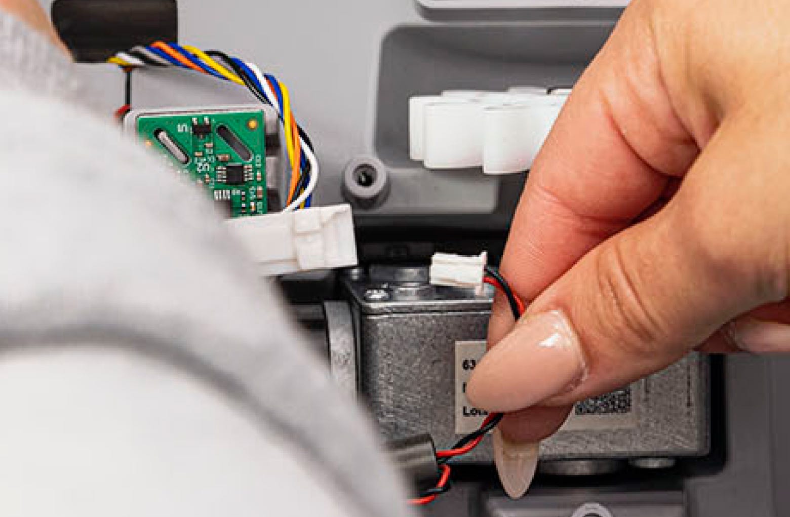 Disconnecting the motor wire connector