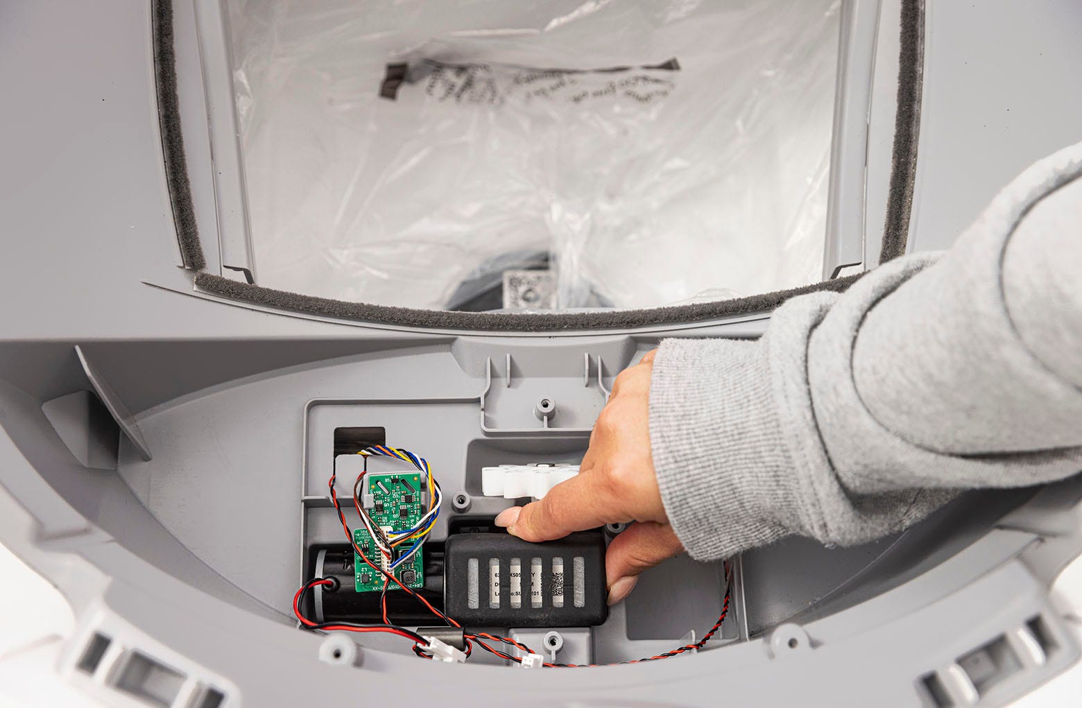 Placing the rubber upper motor isolator