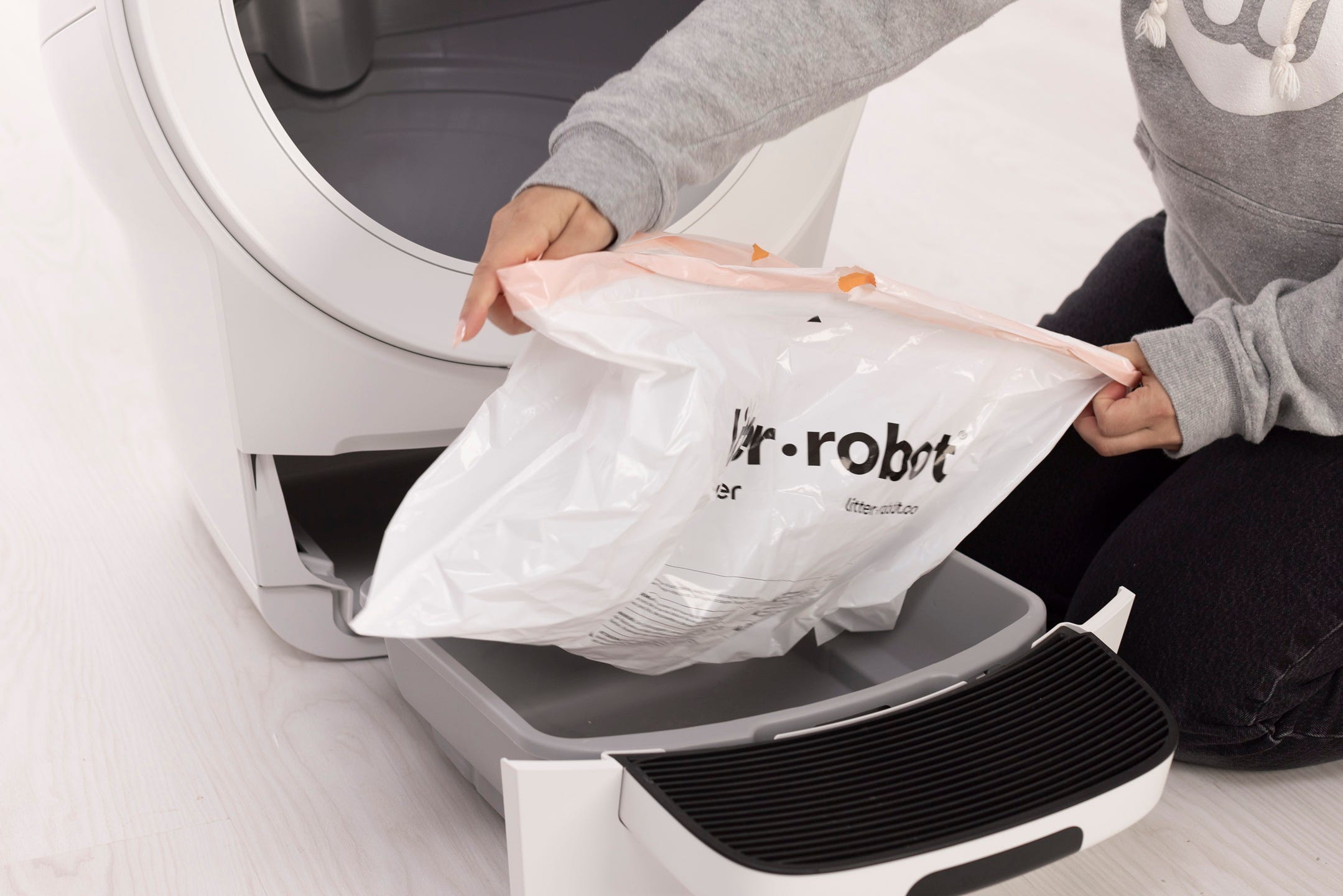 Opening waste drawer liner